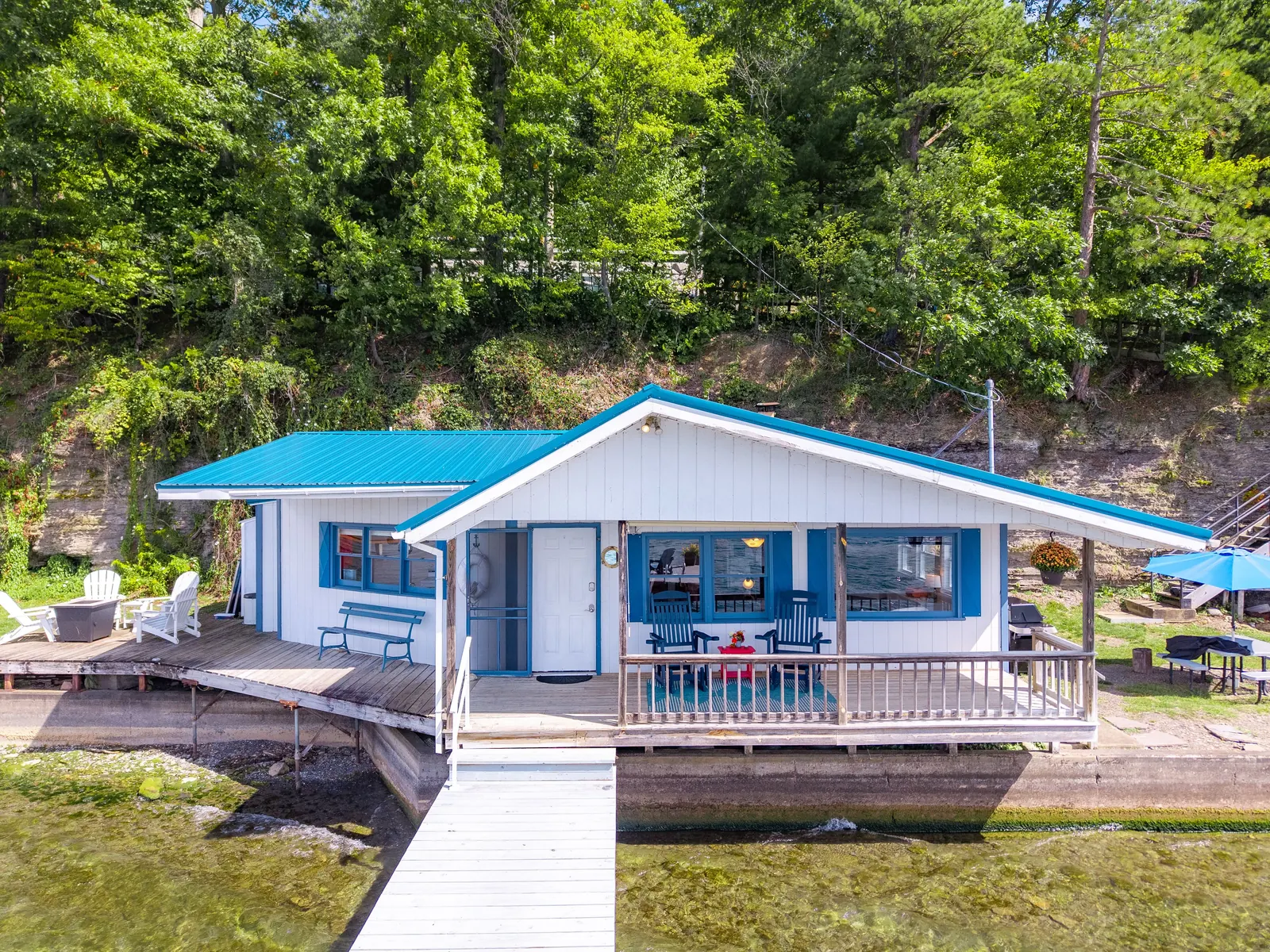 Smooth Sailing FLX — cottage view from the water